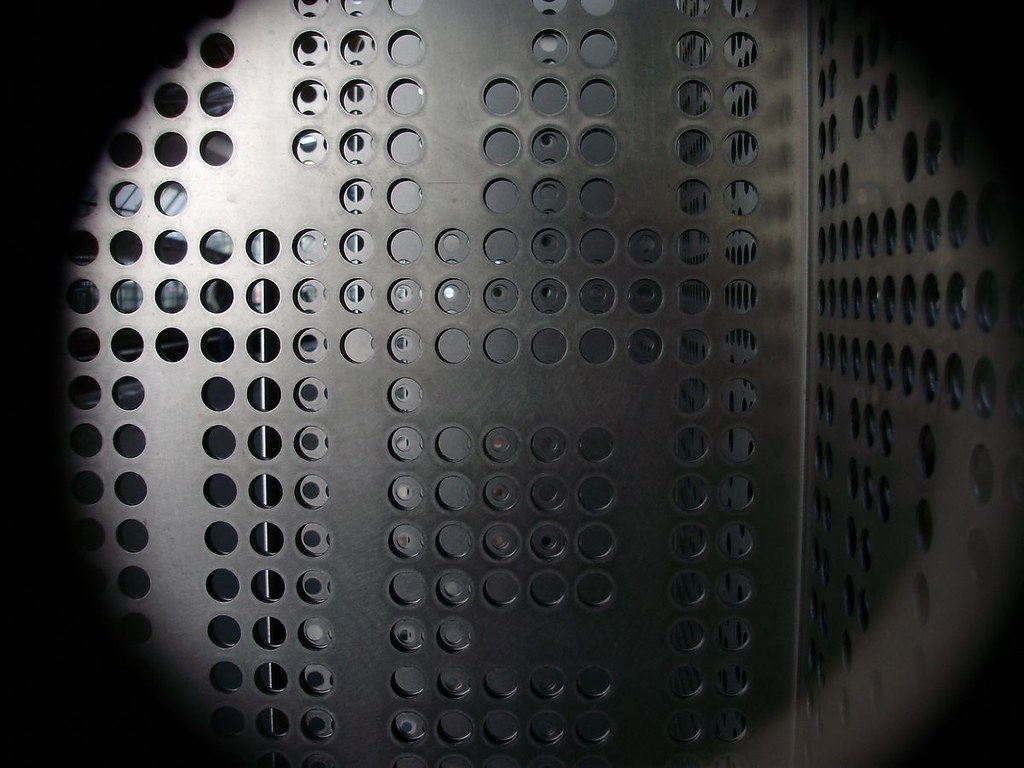 Why Modern Artificial Intelligence Mimics the Human Mind Rather Than a Simple Filing Cabinet